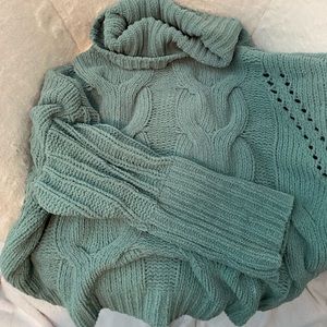 Cropped sweater. Thick and beautiful